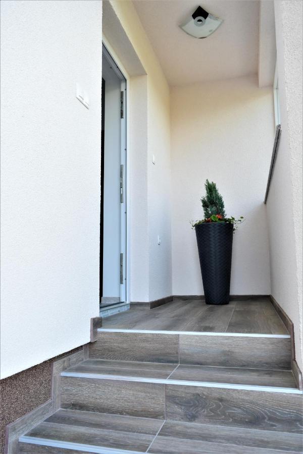 Guest House Tonka Otocac Exterior photo